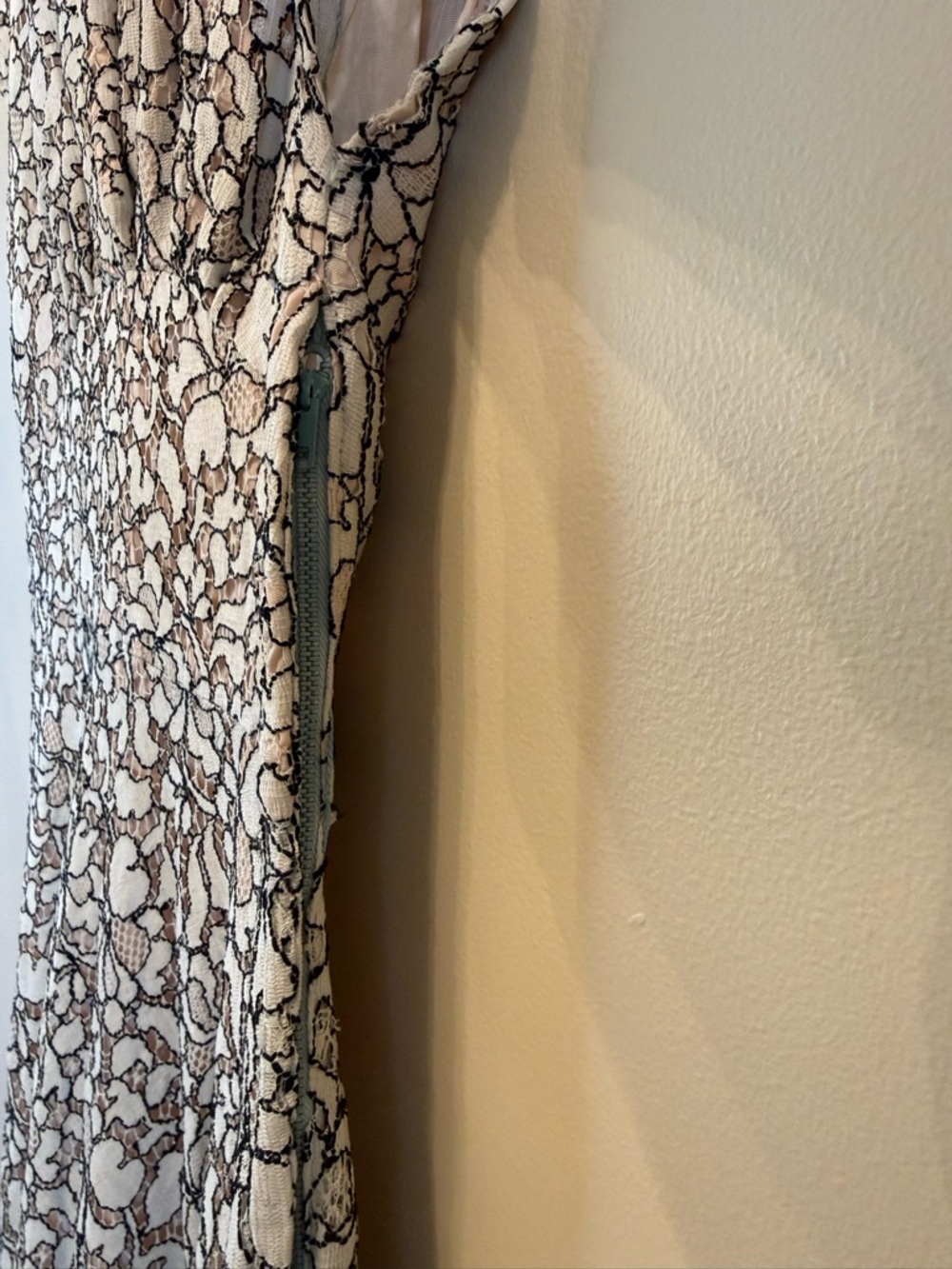 Vintage 1960’s Black and White Floral Embroidered Dress - Picture 5 of 8